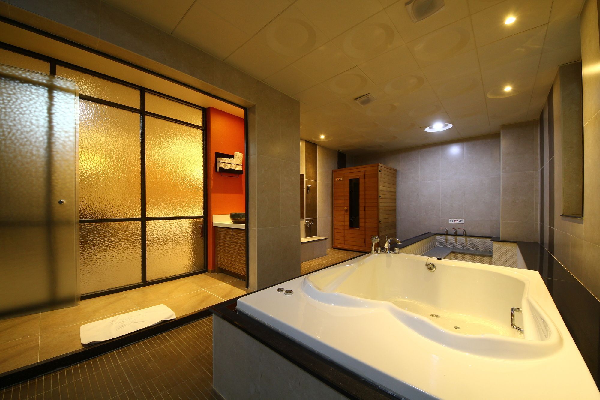 Habibi Hotel Инчон Екстериор снимка